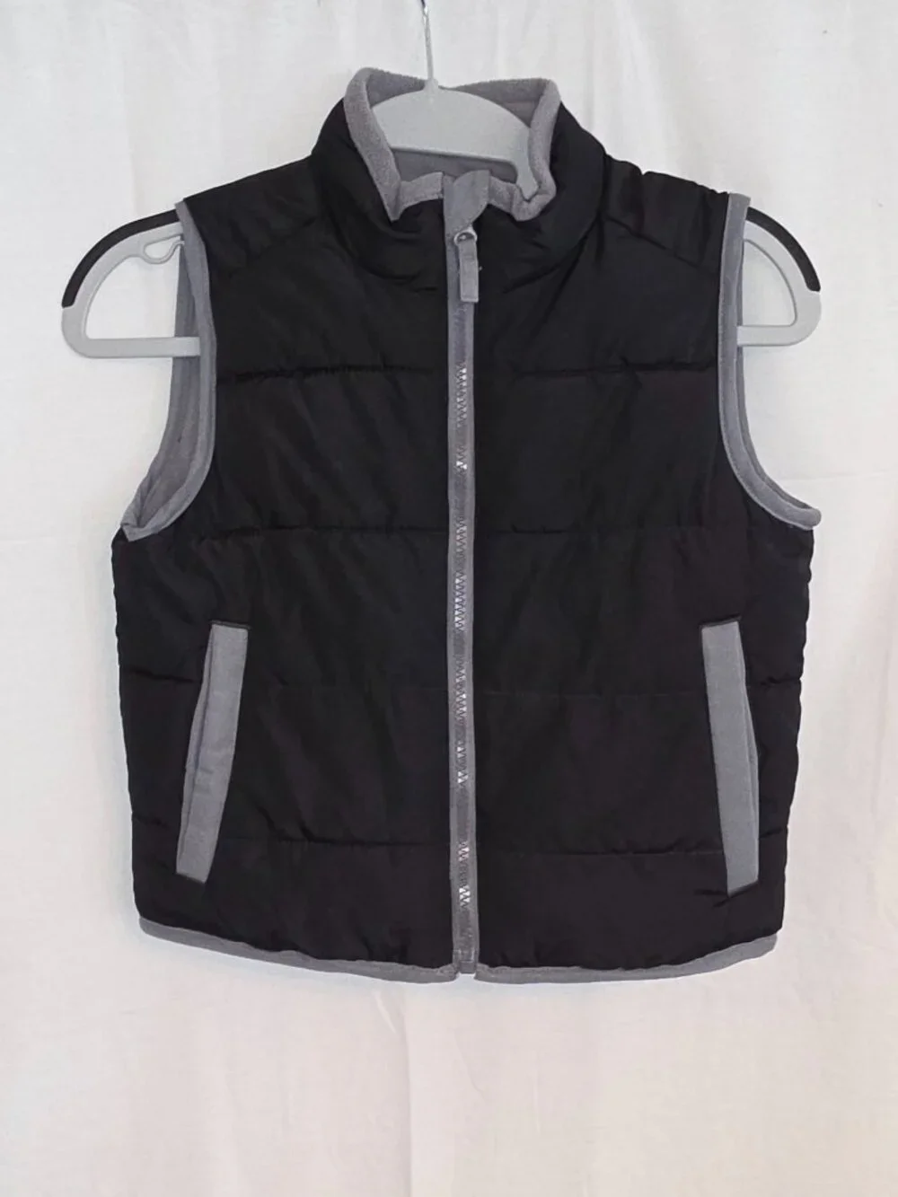 Boys Black and Gray Puffer Vest Zipper Pockets Child Size 6 7
